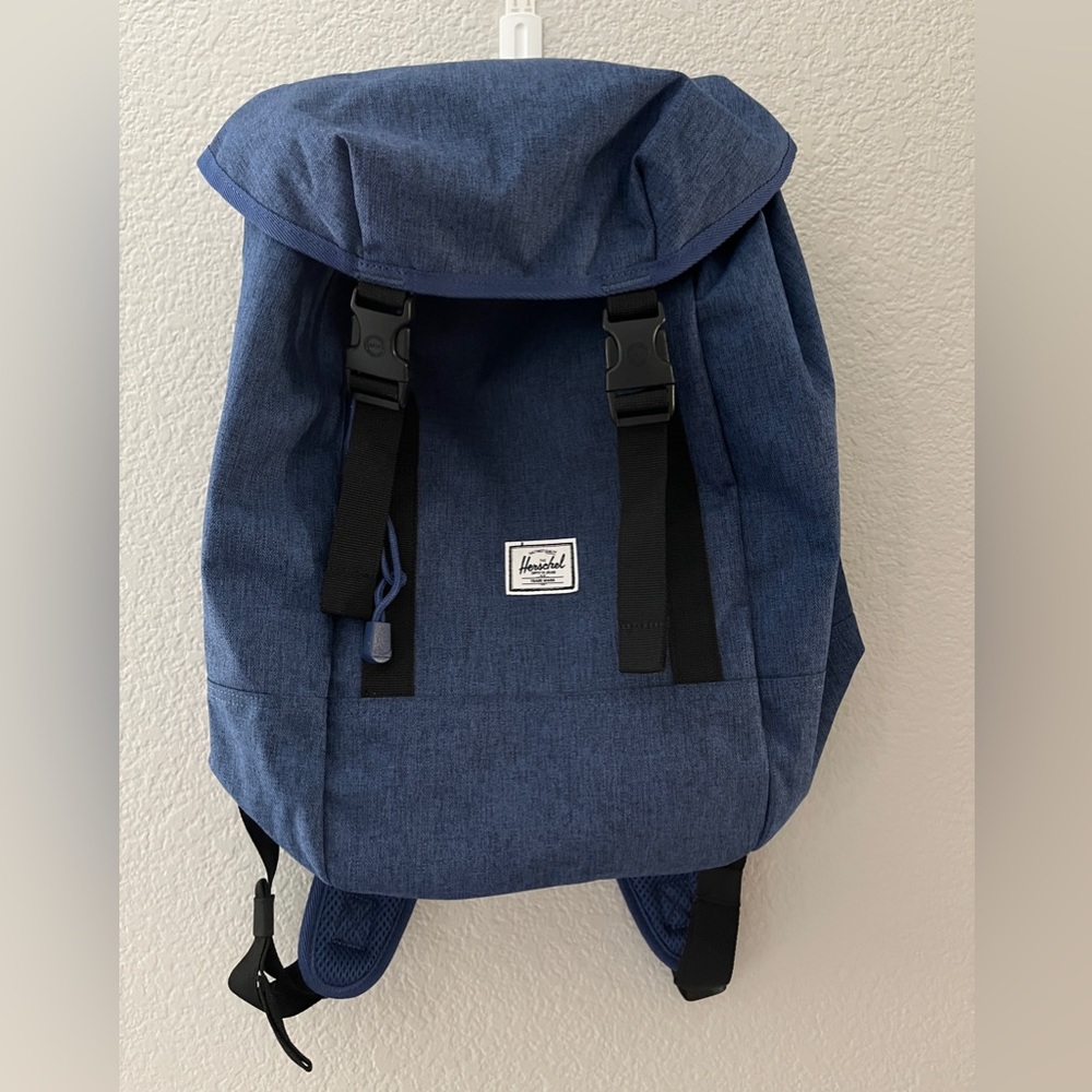 NWOT: blue Herschel backpack